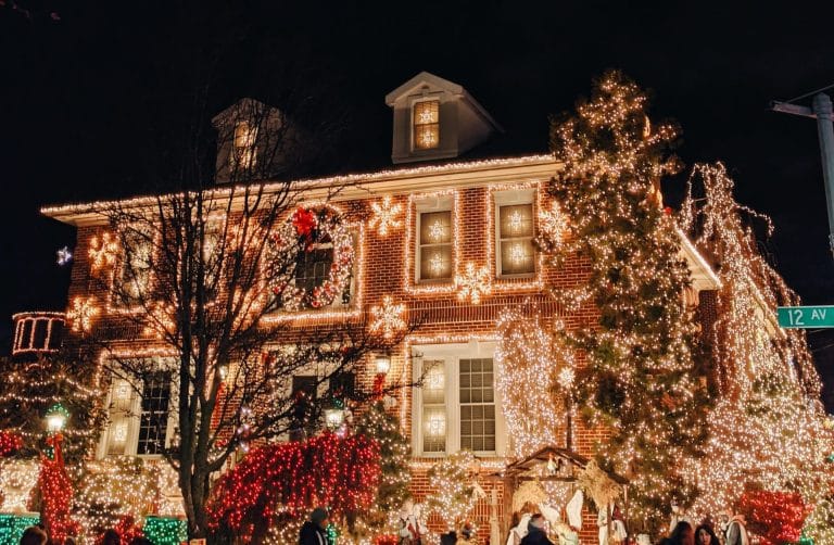 Tour delle Luci di Natale a Dyker Heights in Italiano