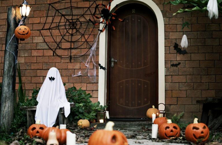 Halloween Houses Tour
